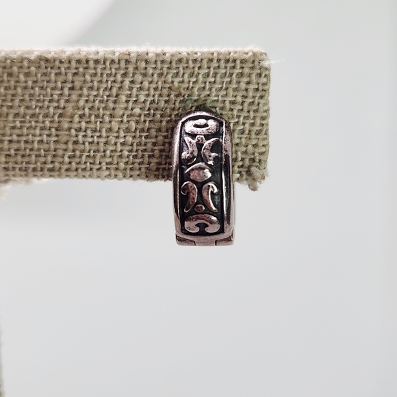 Silpada 925 Sterling Silver Geometric Filigree Hoop Earrings P0837 Retired - Picture 4 of 13